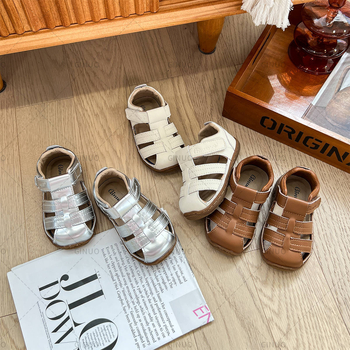 Nyári gyerek szandál — felső rész ultrafin bőrből, lélegző egyrétegű talp, alacsony kivitel, Velcro-zár, 12–36 hónapos korosztálynak