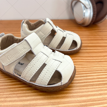 Nyári gyerek szandál — felső rész ultrafin bőrből, lélegző egyrétegű talp, alacsony kivitel, Velcro-zár, 12–36 hónapos korosztálynak