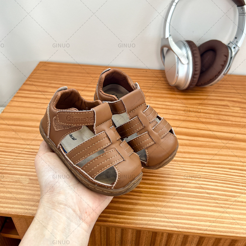 Nyári gyerek szandál — felső rész ultrafin bőrből, lélegző egyrétegű talp, alacsony kivitel, Velcro-zár, 12–36 hónapos korosztálynak