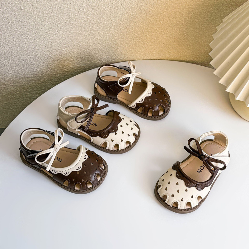 Hercegnői szandálok lányoknak — műbőr felsőrész, talp marha ín, Velcro-zár, 1–3 és 4–6 éveseknek