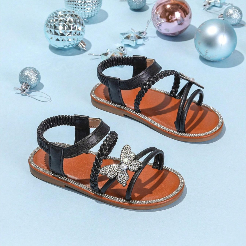 Sandale plate cu fundă din strasuri și curea elastică; partea superioară PU, talpă PVC, vârf rotund, pentru fete