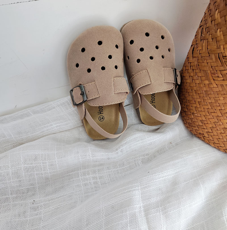 Ljetne dječje sandale u stilu Birkenstock s izrezima, ljeto 2025