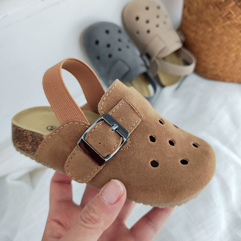 Ljetne dječje sandale u stilu Birkenstock s izrezima, ljeto 2025