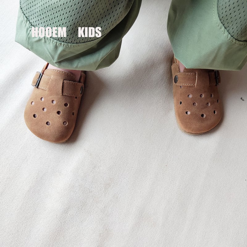 Ljetne dječje sandale u stilu Birkenstock s izrezima, ljeto 2025