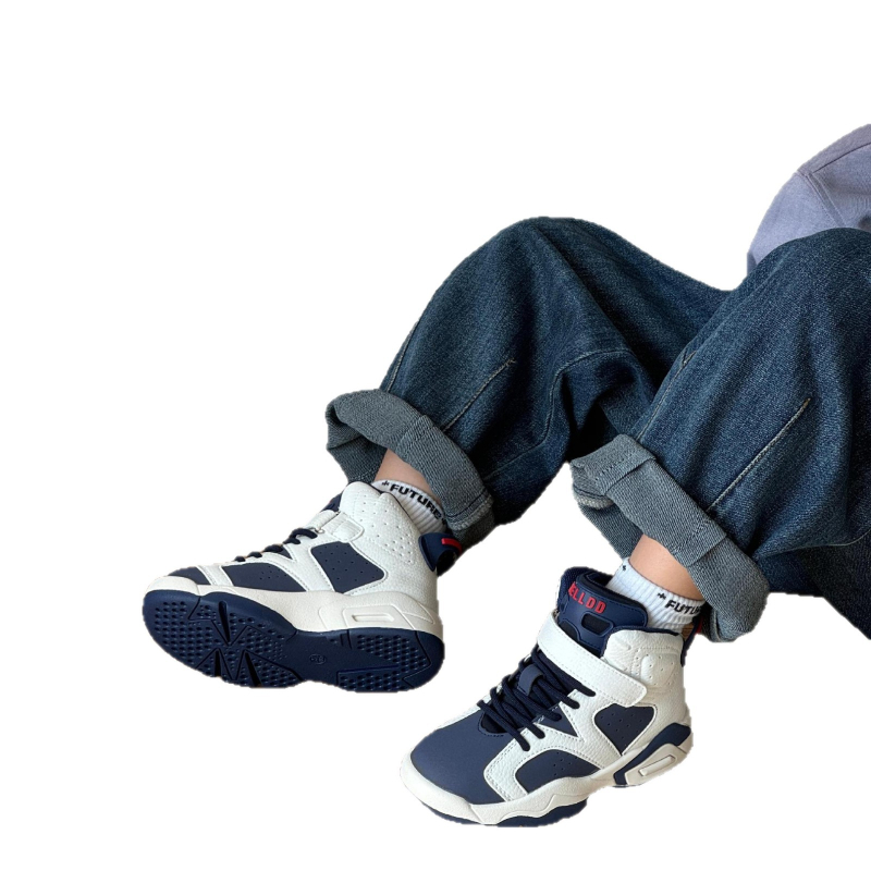 Gyerekeknek készült magas szárú kosárlabda sportcipő Velcro-zárással, könnyű, csúszásmentes, felső része szuper rostból, gumitalppal