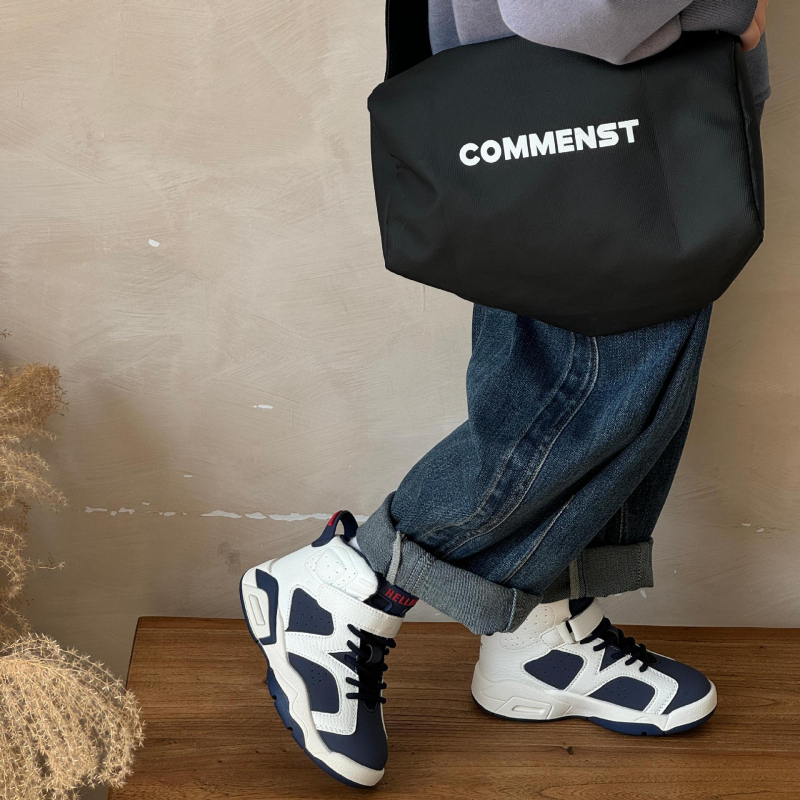 Gyerekeknek készült magas szárú kosárlabda sportcipő Velcro-zárással, könnyű, csúszásmentes, felső része szuper rostból, gumitalppal