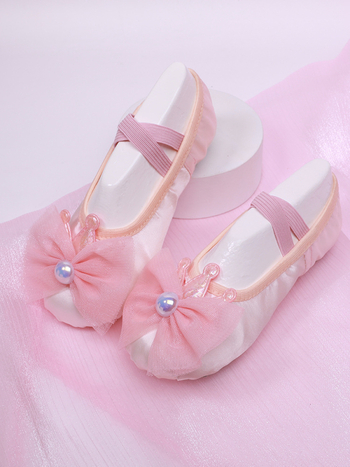 Mergaitėms baleto bateliai su minkšta padu, kvėpuojantys ir lengvi; viršus: sintetinė oda ir medvilnės audinys; baletui