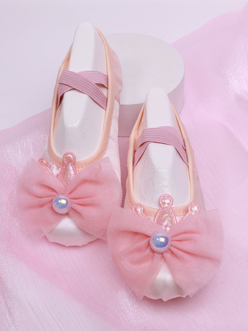 Mergaitėms baleto bateliai su minkšta padu, kvėpuojantys ir lengvi; viršus: sintetinė oda ir medvilnės audinys; baletui