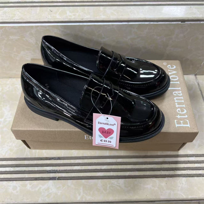 Gyerekcipő - felsőrész: Super migration; talp: gumi; csúszásgátló, kopásálló; stílus: divatos formális lábbeli