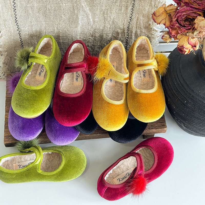 Dječje cipele od velura s Velcro zatvaračem, niski gornji dio, gumeni potplat, protuklizne i toplo zimu