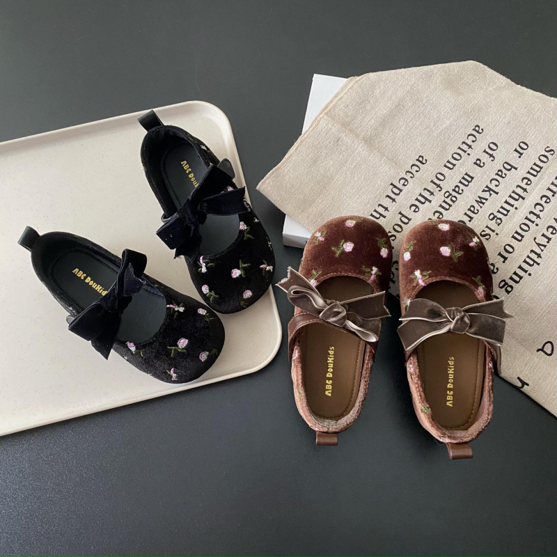 Dječje cipele za djevojčice – stil princeze, gornji dio od mikrovlakana, zatvaranje na Velcro, gumeni potplat, cvjetni uzorak