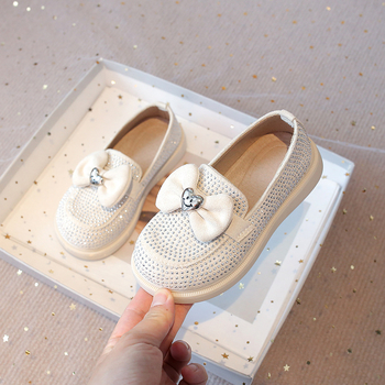 Lányoknak szóló masnis hercegnőcipő, koreai stílus, PU felsőrész, PU talpbetét, belső műbőr bélés, csúszásmentes talp