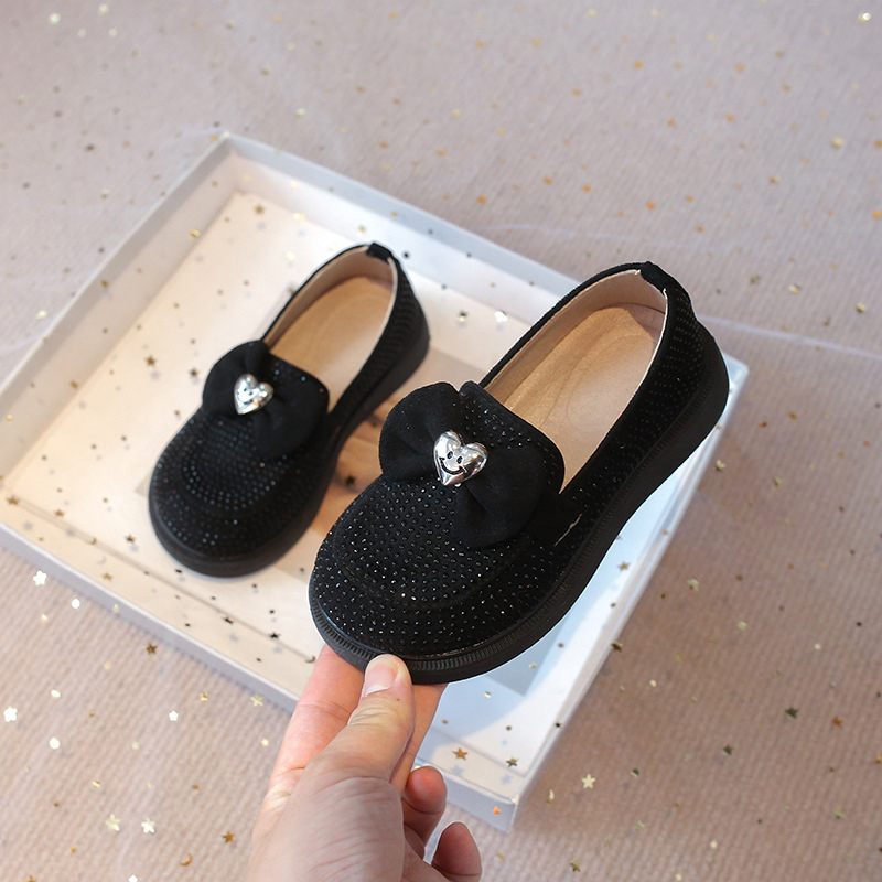 Lányoknak szóló masnis hercegnőcipő, koreai stílus, PU felsőrész, PU talpbetét, belső műbőr bélés, csúszásmentes talp