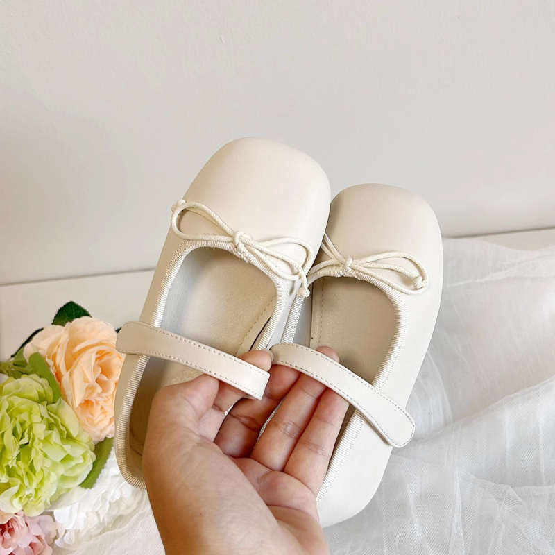 Dječje cipele u korejskom stilu s mašnicom, kvadratnim vrhom, mekanom potplatom, zatvaranje na Velcro, gornji dio od mikrovlakna