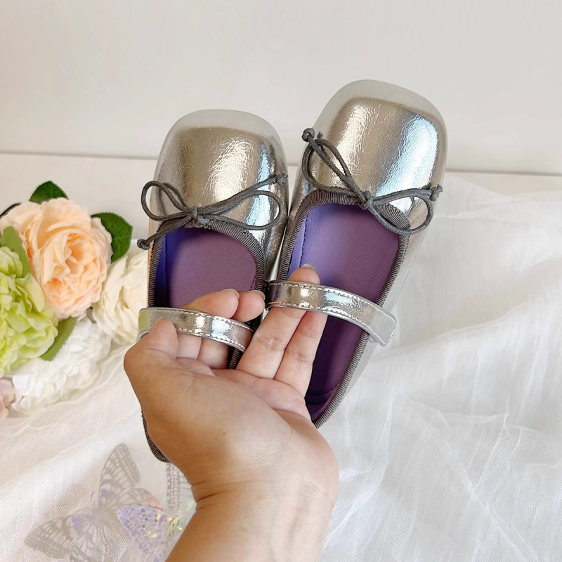 Dječje cipele u korejskom stilu s mašnicom, kvadratnim vrhom, mekanom potplatom, zatvaranje na Velcro, gornji dio od mikrovlakna