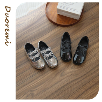 Lányok hercegnő cipő, dupla masnival — Felsőrész: másodlagos marhabőr, 7–12 éveseknek, stílus: édes akadémia