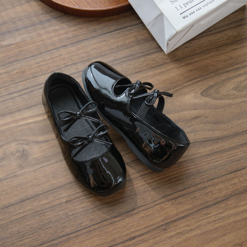 Lányok hercegnő cipő, dupla masnival — Felsőrész: másodlagos marhabőr, 7–12 éveseknek, stílus: édes akadémia