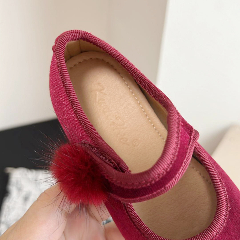 Cipele za djevojčice u korejskom stilu od baršuna, crvene, s pomponom, Velcro kopča, mekana gumena potplata