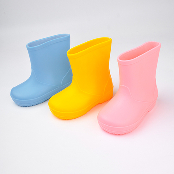 Dječje kišne čizme, niski pet (1–3 cm), srednja visina cijevi, PVC gornji dio, pogodne za proljeće, ljeto i jesen