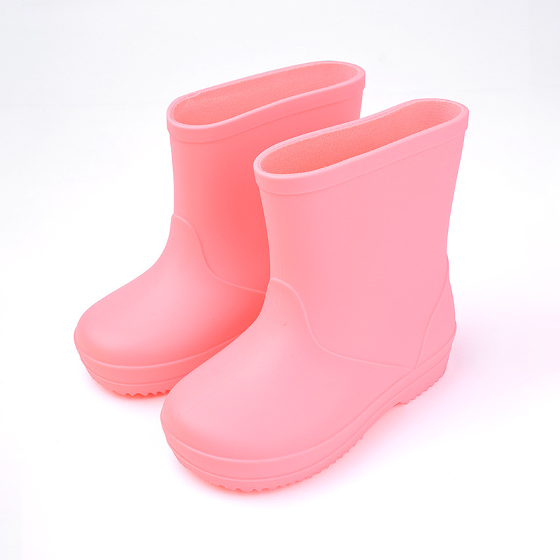 Dječje kišne čizme, niski pet (1–3 cm), srednja visina cijevi, PVC gornji dio, pogodne za proljeće, ljeto i jesen