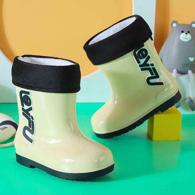 Dječje kišne čizme, PVC gornji dio, plosna peta, srednja visina potkoljenice, uzorak životinja – medvjed