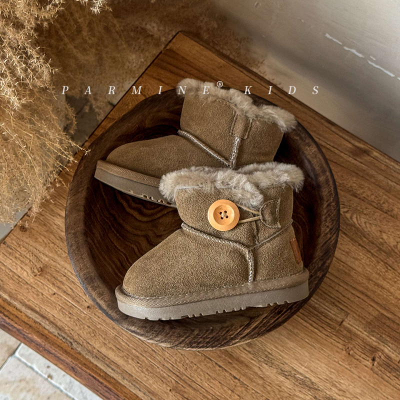 Mergaitėms sniego bateliai – viršus iš karvės split odos, padas TPES, užsegimas sagteliu, amžius 1–6 metai