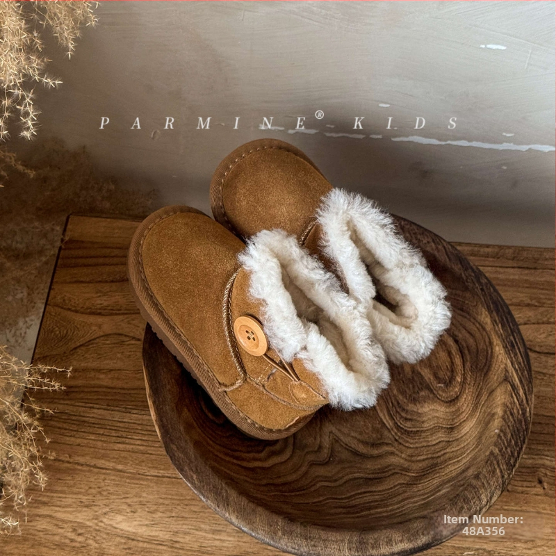 Mergaitėms sniego bateliai – viršus iš karvės split odos, padas TPES, užsegimas sagteliu, amžius 1–6 metai