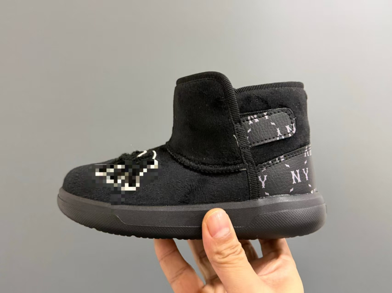 Női bokacsizmák téli, fleece béléssel, felső része mű PU, gumírozott talp, koreai stílus