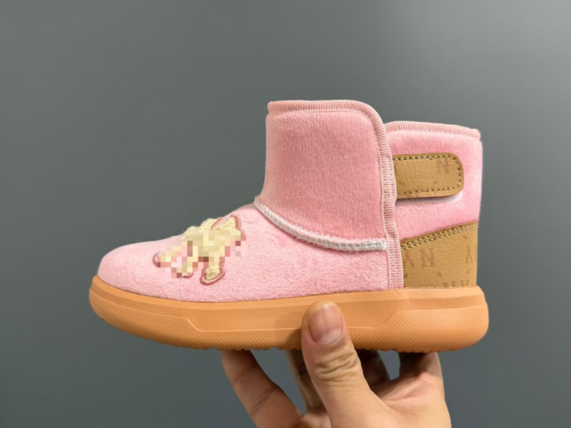 Női bokacsizmák téli, fleece béléssel, felső része mű PU, gumírozott talp, koreai stílus