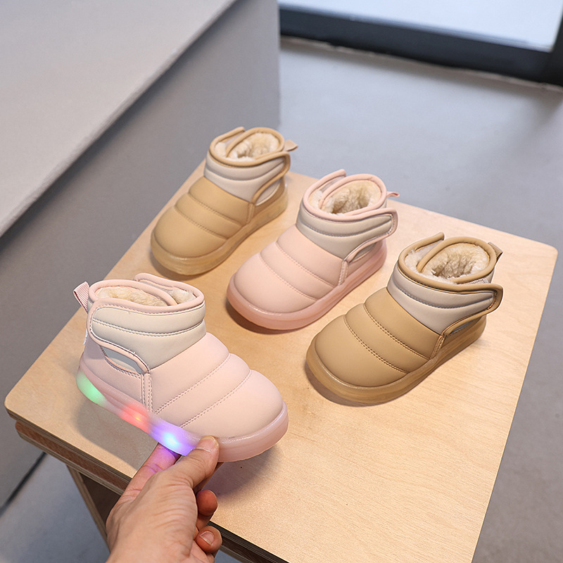 Gyerek téli bakancs csíkos mintával, műbőr felsőrész, fleece bélés, vastag PVC talp, Velcro zárás