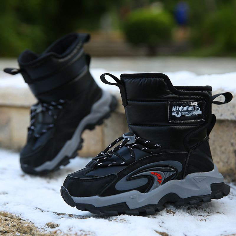 Bokacsizma fiúknak szintetikus bőrből, sportos stílus, korosztály 1–16 év (Felső anyag: Szintetikus bőr; Stílus: Mozgás; Korosztály: 1–16; Nem: Fiúk)