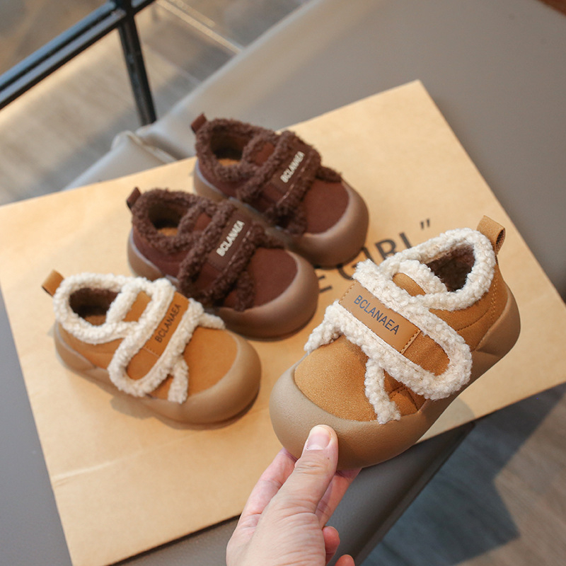 Gyerekeknek készült vastag talpú kenyérszerű cipő, velúr felsőrész, gumitalp, fleece bélés, téli 2025