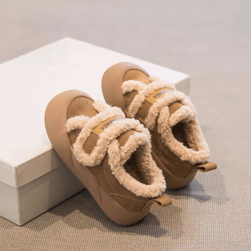 Gyerekeknek készült vastag talpú kenyérszerű cipő, velúr felsőrész, gumitalp, fleece bélés, téli 2025