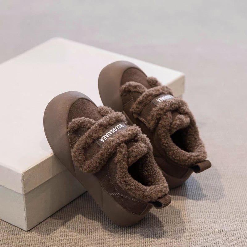 Gyerekeknek készült vastag talpú kenyérszerű cipő, velúr felsőrész, gumitalp, fleece bélés, téli 2025