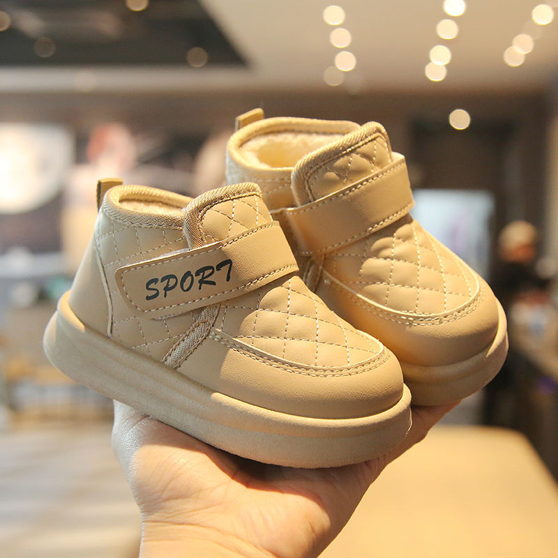 Dječje zimske cipele od umjetne kože, unisex, uzorak s slovima, Velcro zatvarač, plastična potplata (Unisex; Gornji dio: umjetna koža; Uzorak: slovima; Zatvaranje: Velcro; Potplat: plastičan)