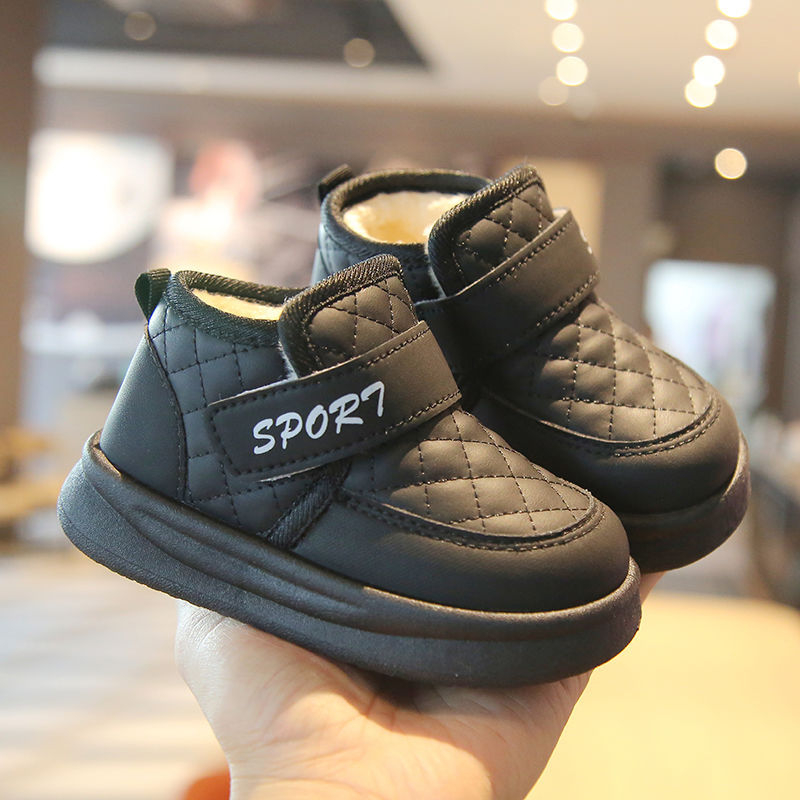 Dječje zimske cipele od umjetne kože, unisex, uzorak s slovima, Velcro zatvarač, plastična potplata (Unisex; Gornji dio: umjetna koža; Uzorak: slovima; Zatvaranje: Velcro; Potplat: plastičan)