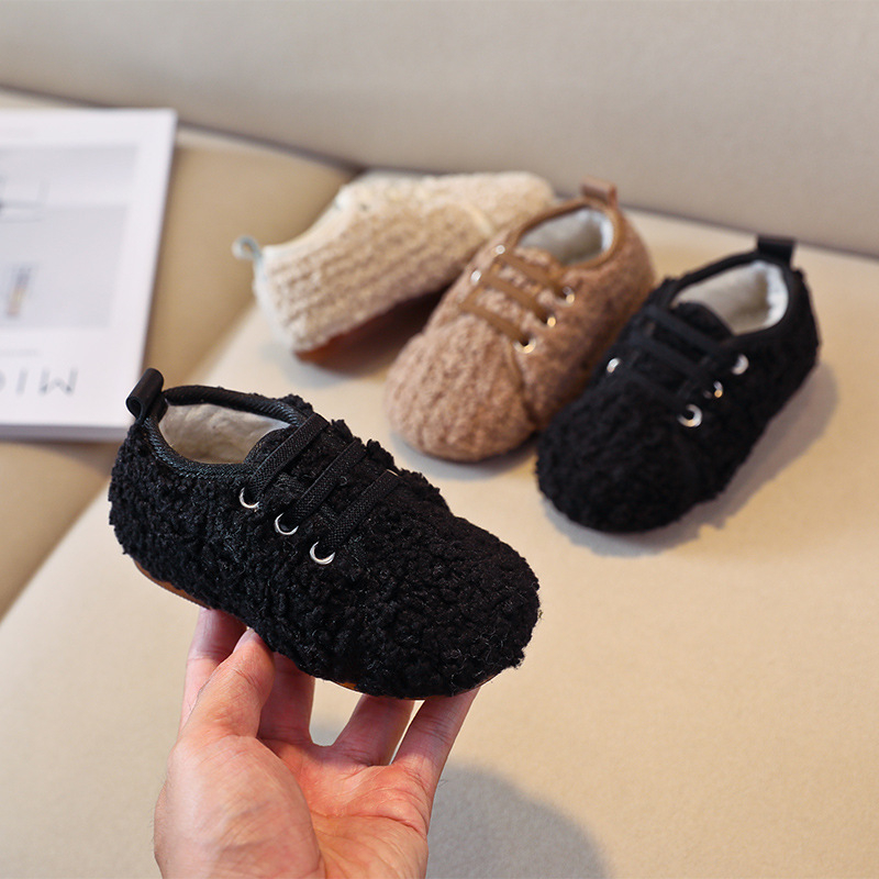 Gyerekeknek készült fleece cipő, koreai stílusú, meleg vastag bélésű, gumírozott talppal, slip-on téli modell (1–12 év)