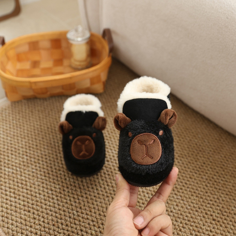 Capibara plüss téli gyerekcipő 1–3 éveseknek, cartoon mintával, csúszásmentes TPR talp, elasztikus pánt