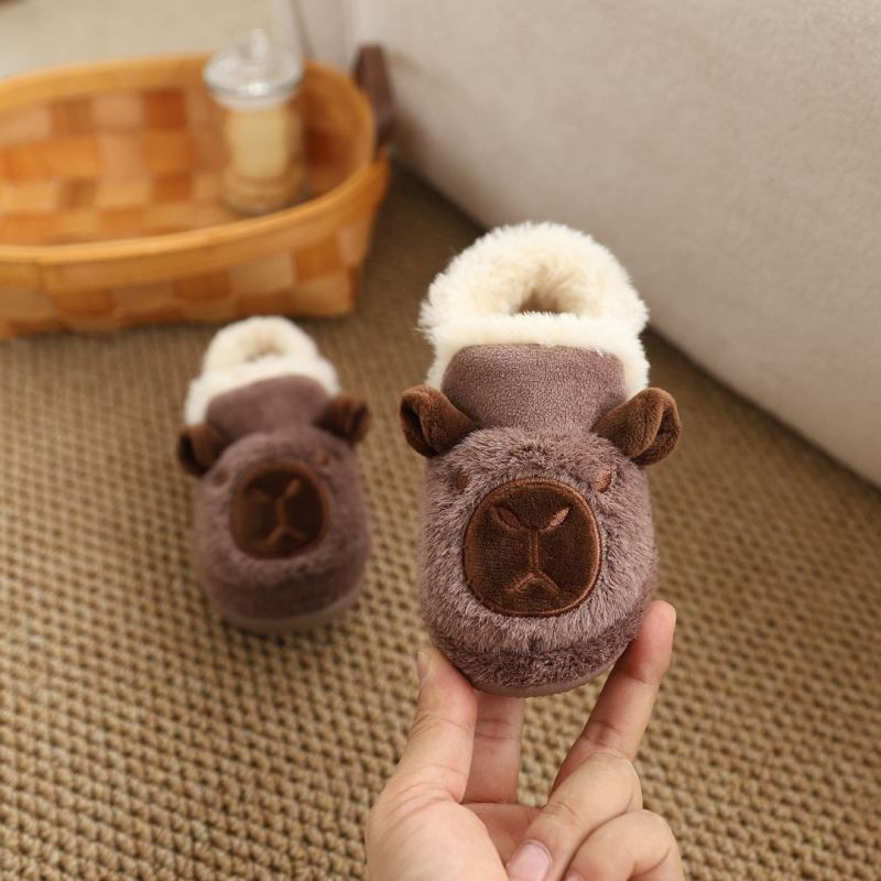 Capibara plüss téli gyerekcipő 1–3 éveseknek, cartoon mintával, csúszásmentes TPR talp, elasztikus pánt