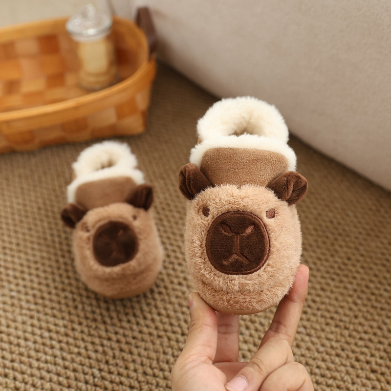 Capibara plüss téli gyerekcipő 1–3 éveseknek, cartoon mintával, csúszásmentes TPR talp, elasztikus pánt