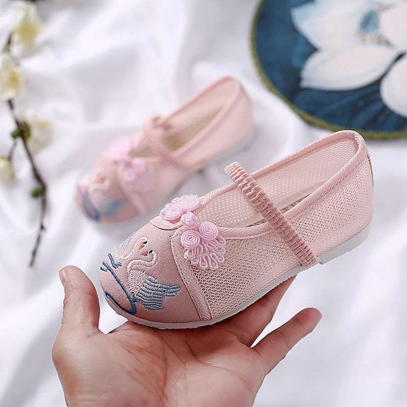 Lányoknak készült textilcipő hímzett mintával, etnikus stilus, kender felsőrész, középmagas, természetes gumitalp, 4–6 éveseknek