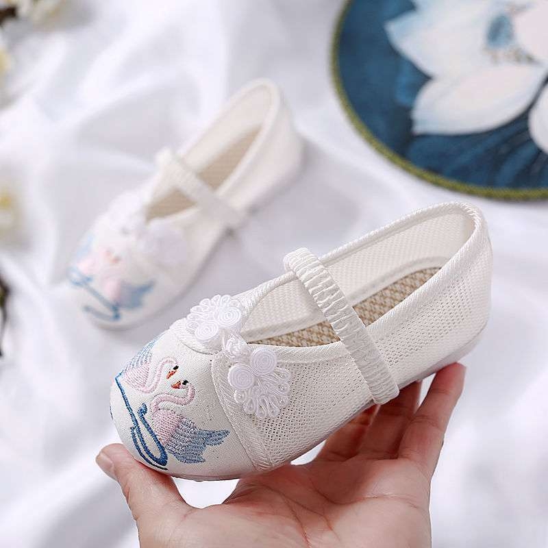 Lányoknak készült textilcipő hímzett mintával, etnikus stilus, kender felsőrész, középmagas, természetes gumitalp, 4–6 éveseknek