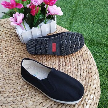 Detské textilné topánky s gumovou podrážkou, nízky vrš, elastická páska na zapínanie, bavlnená výstelka