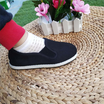 Detské textilné topánky s gumovou podrážkou, nízky vrš, elastická páska na zapínanie, bavlnená výstelka