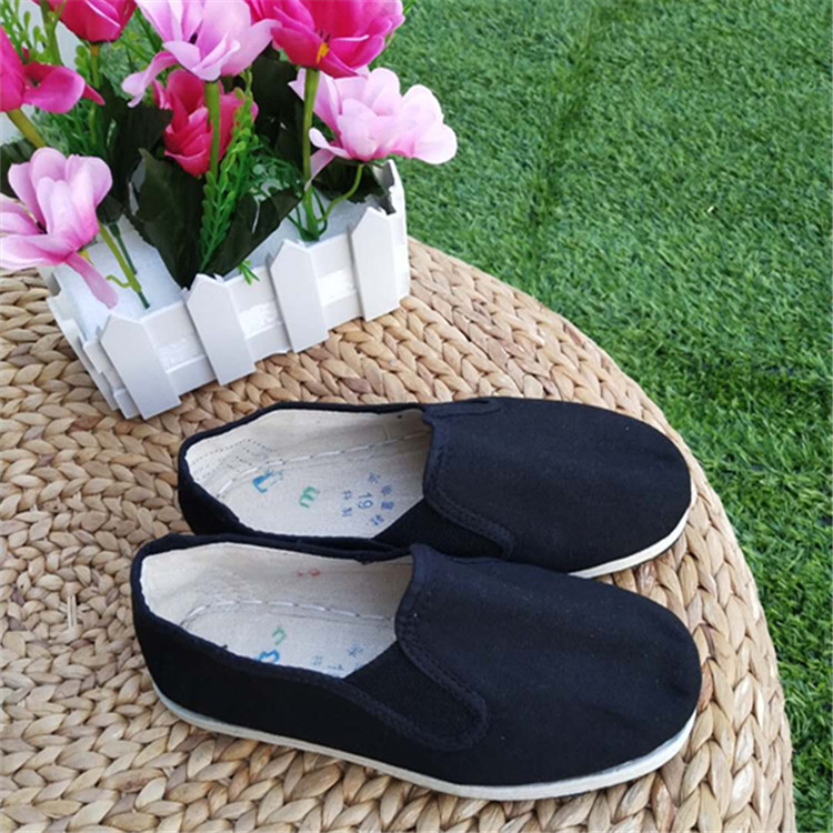 Detské textilné topánky s gumovou podrážkou, nízky vrš, elastická páska na zapínanie, bavlnená výstelka