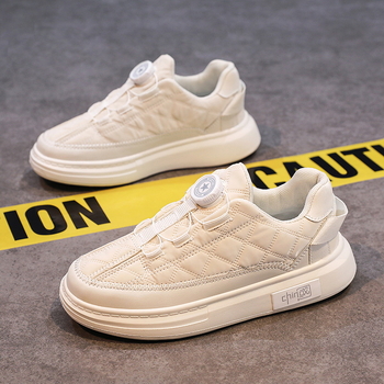 Fiúknak szóló textil futócipő forgatható gombos záródással, EVA talp, alacsony szárú, légáteresztő hálós belső, csúszásgátló és ütéscsillapító