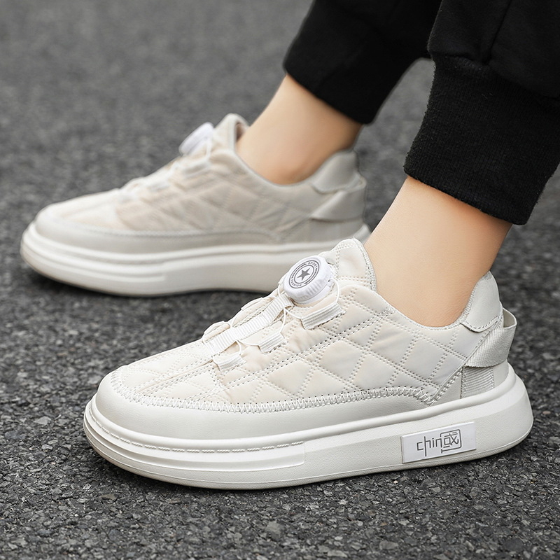 Fiúknak szóló textil futócipő forgatható gombos záródással, EVA talp, alacsony szárú, légáteresztő hálós belső, csúszásgátló és ütéscsillapító