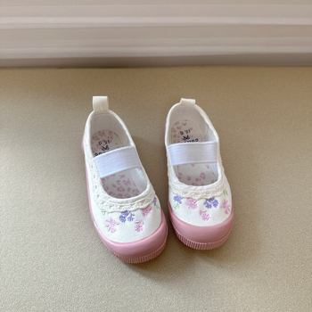 Pantofi interior pentru fete – partea superioară din canvas, talpă din plastic, închidere cu bandă elastică, model cu flori, stil japonez