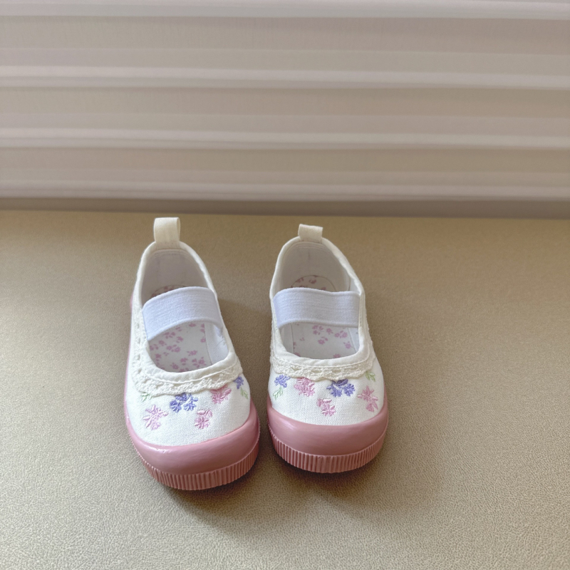 Pantofi interior pentru fete – partea superioară din canvas, talpă din plastic, închidere cu bandă elastică, model cu flori, stil japonez