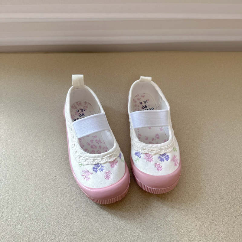 Pantofi interior pentru fete – partea superioară din canvas, talpă din plastic, închidere cu bandă elastică, model cu flori, stil japonez